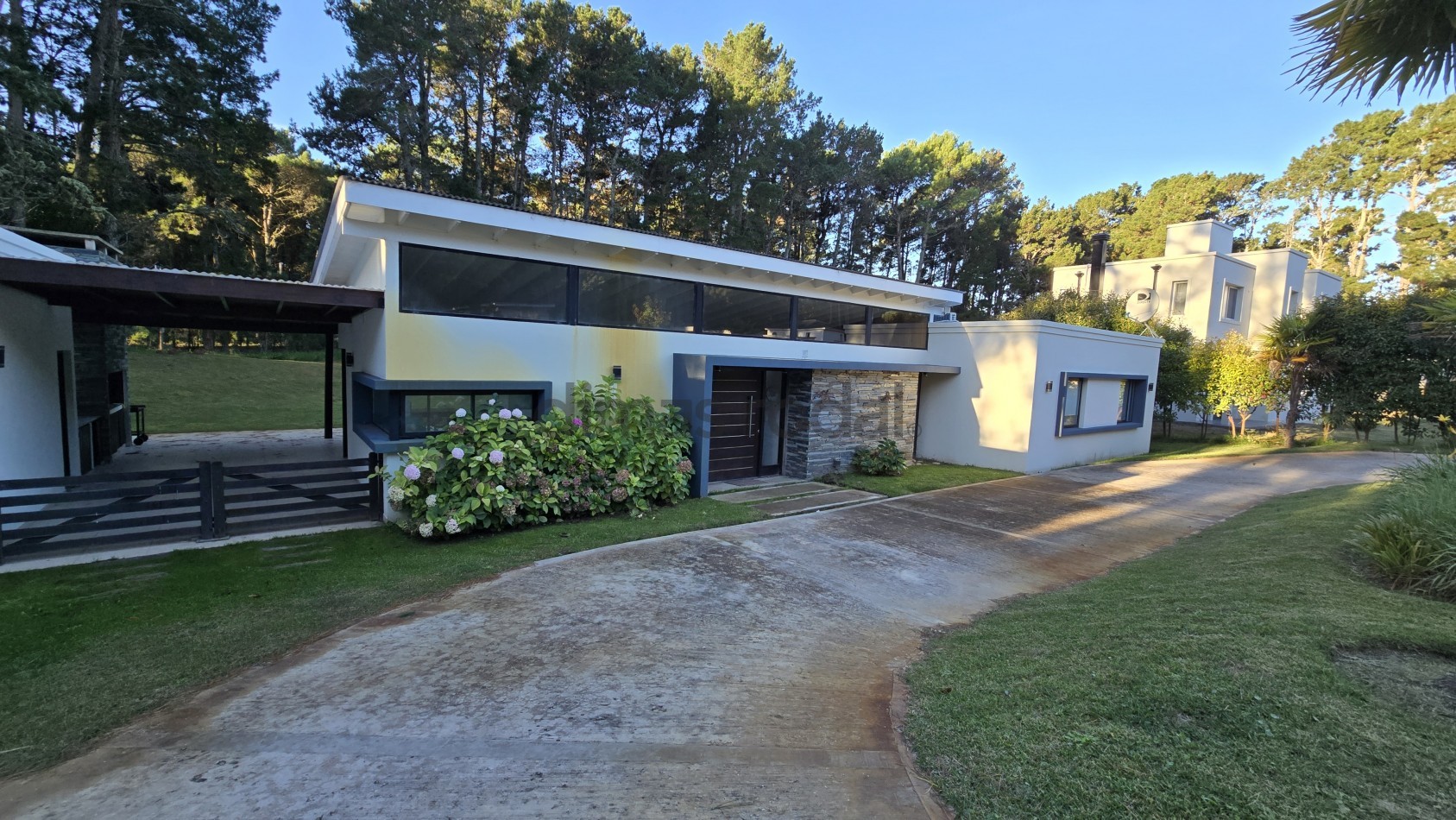CASA EN VENTA EN COSTA ESMERALDA 3 DORMITORIOS